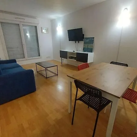 Apartment En Rez-de-chaussee Pantin